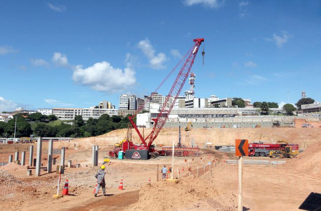 Qual a diferença entre canteiro de obra e frente de trabalho?