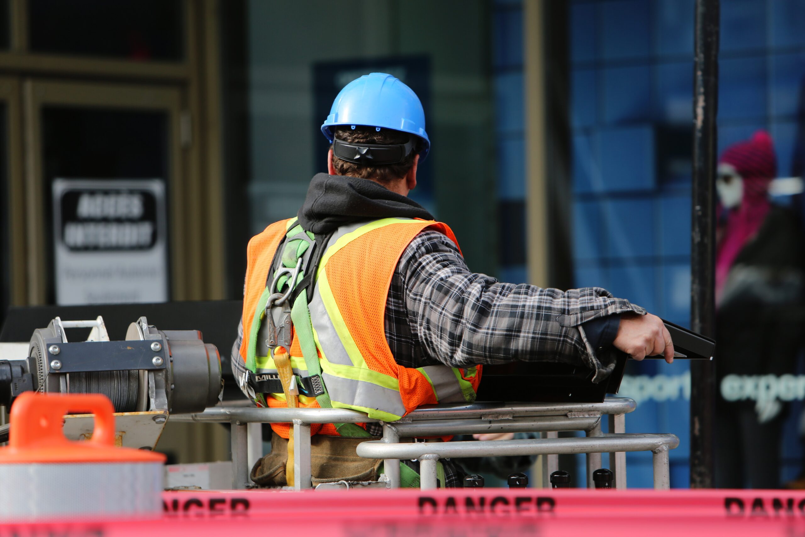 Mestre de obras: ele ainda é imprescindível