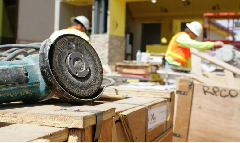 Entenda a importância da prevenção de acidentes na construção civil e saiba como garantir este fator-chave em sua construtora. Clique aqui e comece já!